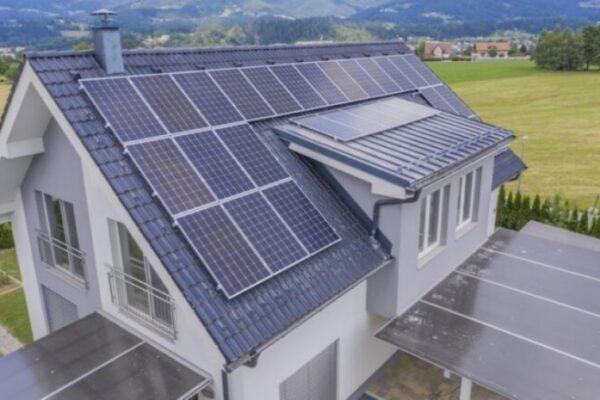 Choosing the Best Solar Panel Installation Service for Your Old House